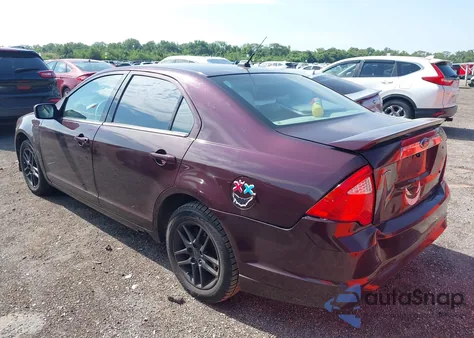 2011 Ford Fusion S z USA, uszkodzony, nr VIN 3FAHP0GA3BR242352